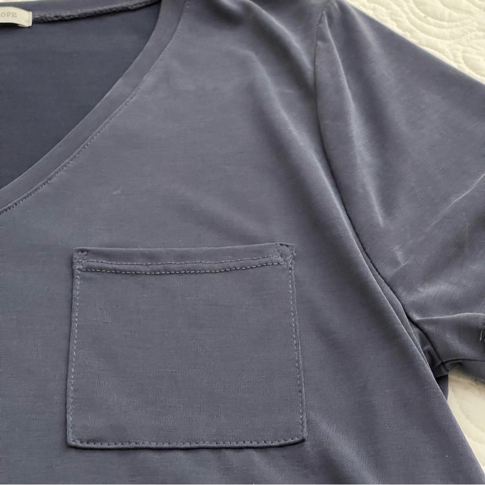Green Envelope Short Sleeve V-Neck Top Sz L - Picture 6 of 11
